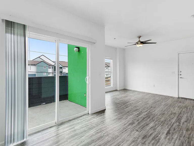 Green Spring Apartments — Photo 20