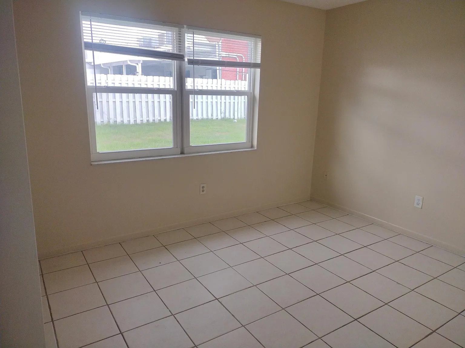 2 bed, 1.0 bath, 1647 sqft, $1,850 — Photo 2