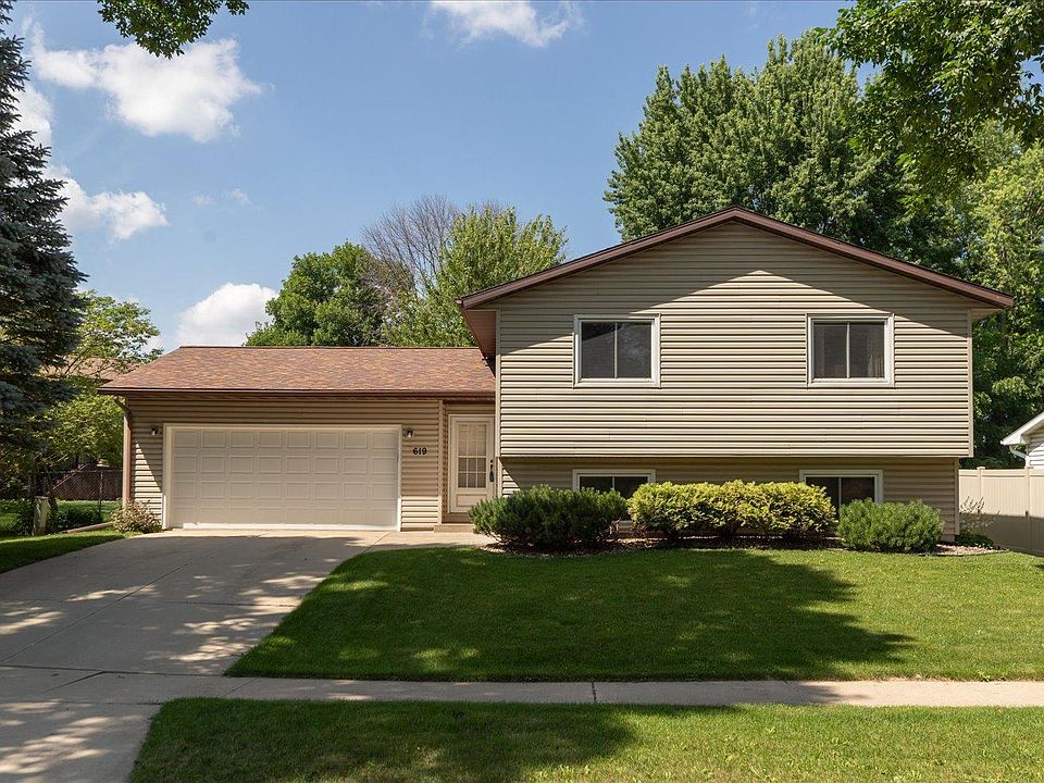 1st image of 619 Chalet Dr NW