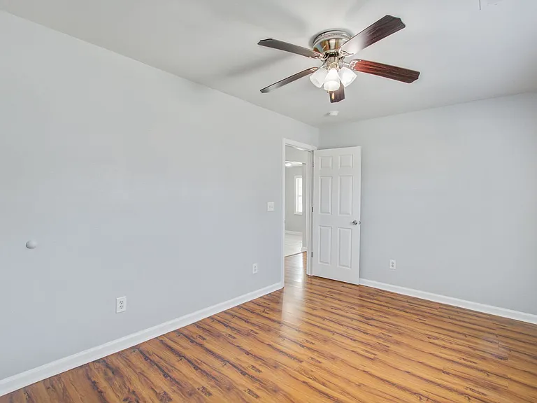 2150 Becker St — Photo 15