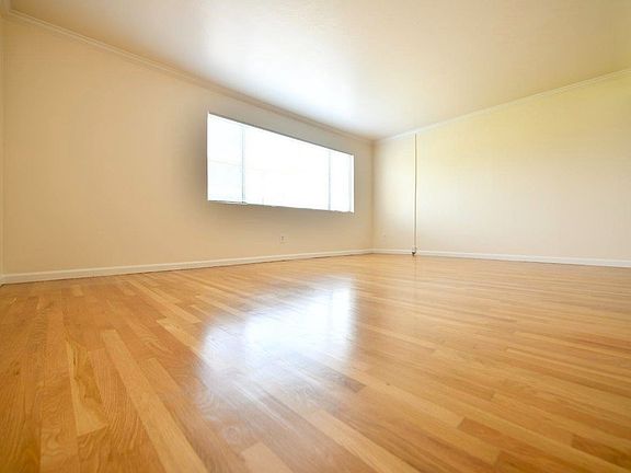 2nd image of 411 E 17th St APT 28