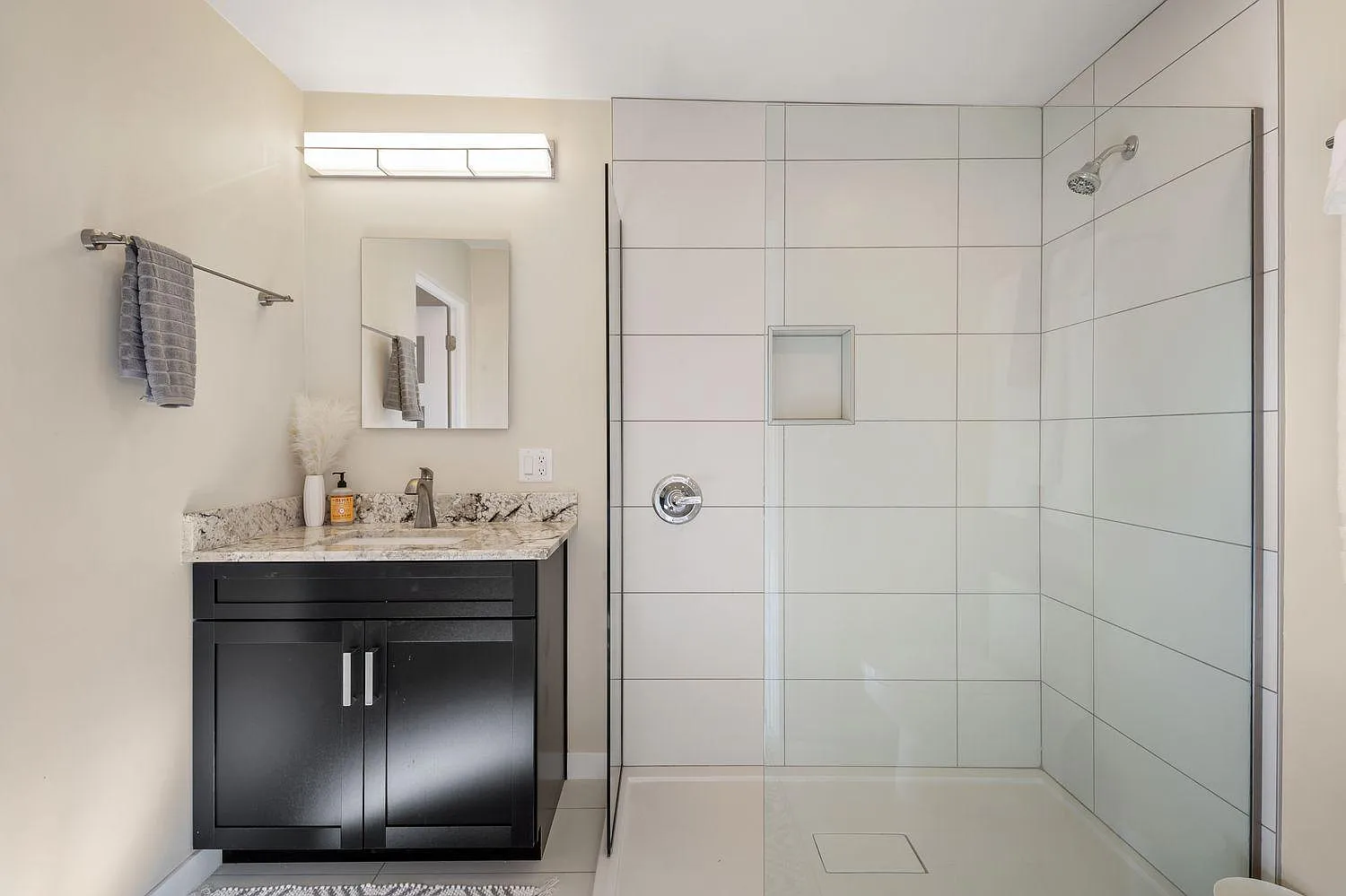 3 bed, 1171 sqft, $2,475 — Photo 3