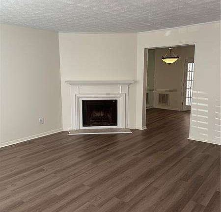 3rd image of 2907 Queen Anne Ct