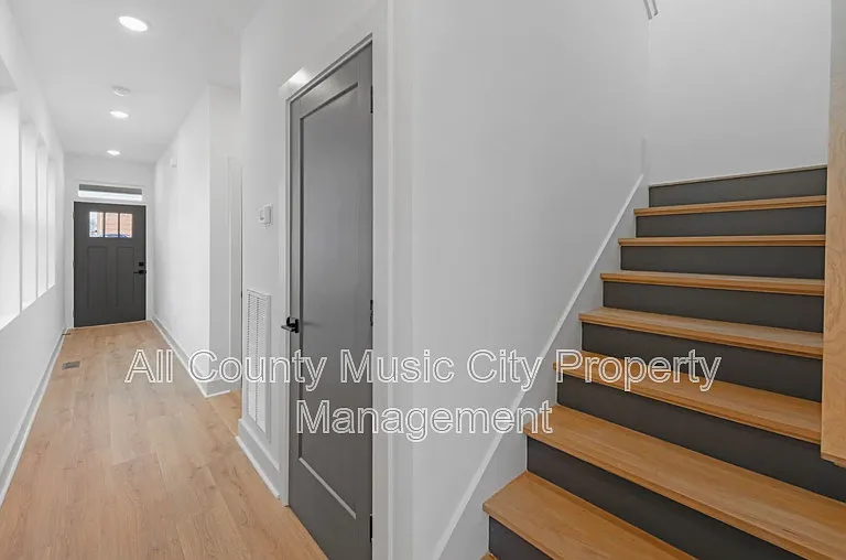 204B Alta Loma Rd — Photo 6