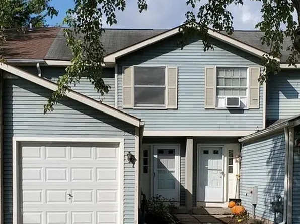 8215 Trevi Ln, Clay, NY 13041