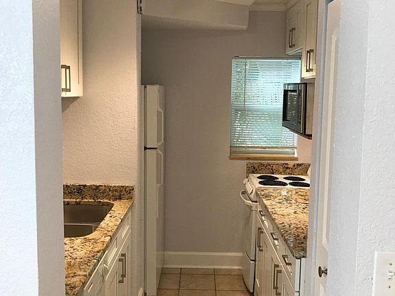 4th image of 727 1/2 23rd Ave N Floor 1