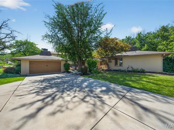 93 Rue Grand Dr, Lake Saint Louis, MO 63367
