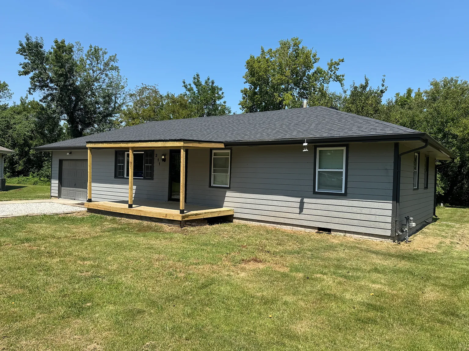 3 bed, 1125 sqft, $1,595 — Photo 4