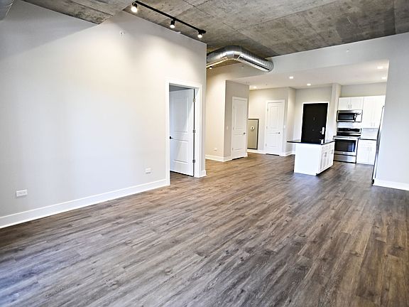 3rd image of 3817-45 N Broadway St #3833-210