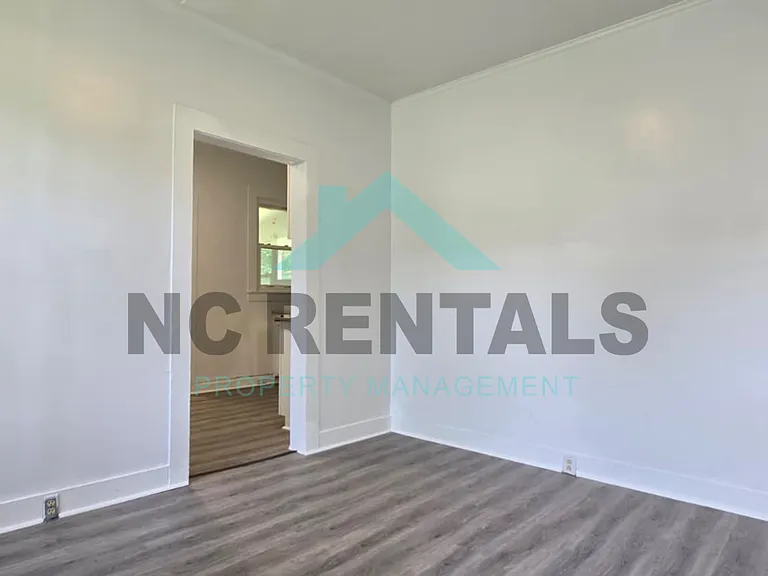 716 S Pine St — Photo 10