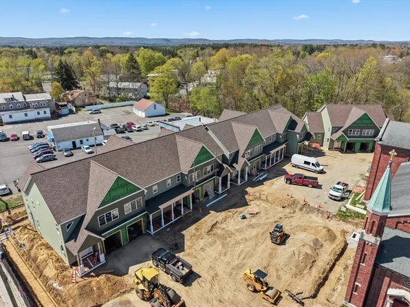 3 Elizabeth Ln, Easthampton, MA 01027