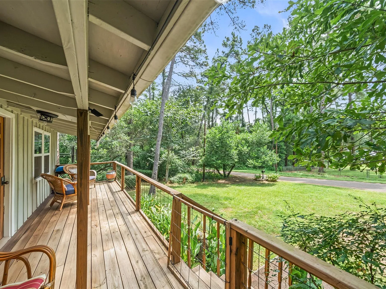 3 bed, 1.0 bath, 1156 sqft, $1,500 — Photo 2