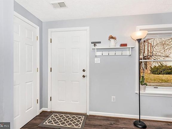 3rd image of 114 Sandalwood Ct