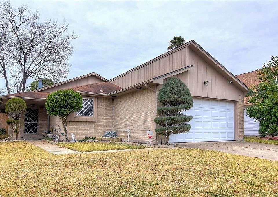 1st image of 15219 Bedford Glen Dr