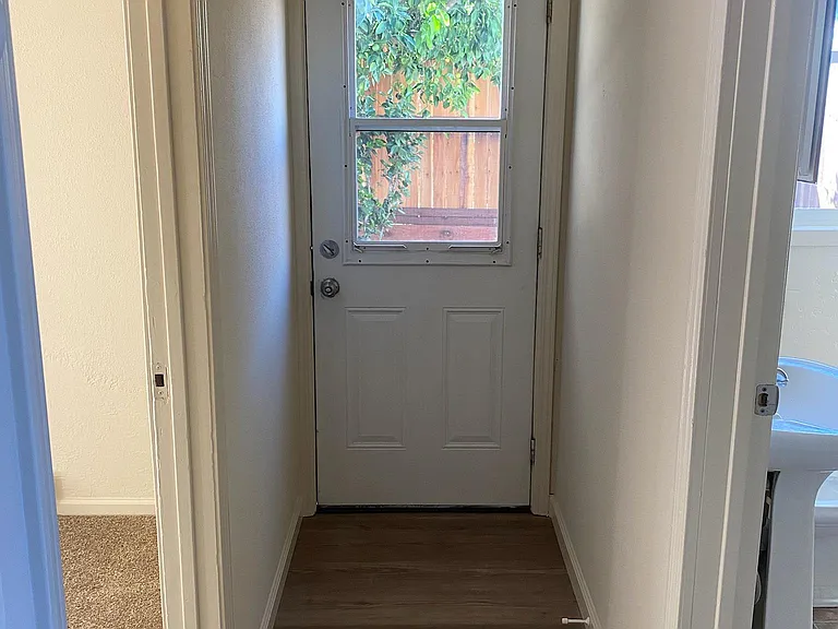 18048 Comstock Ave — Photo 13