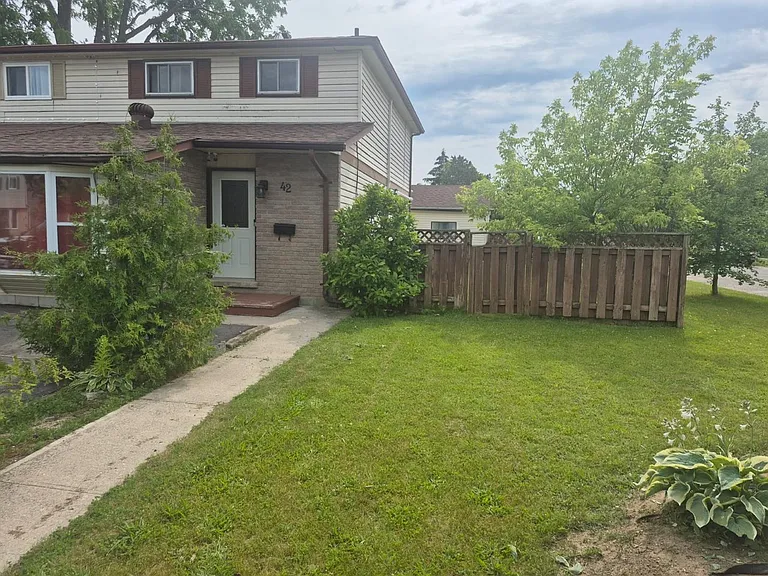 Mowat Cres — Photo 7