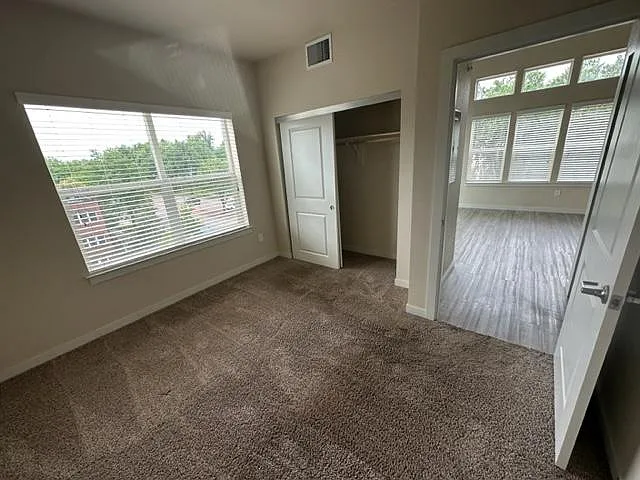 College 830 — Photo 19