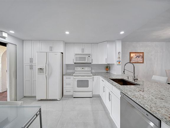 4th image of 3521 Environ Boulevard #B410