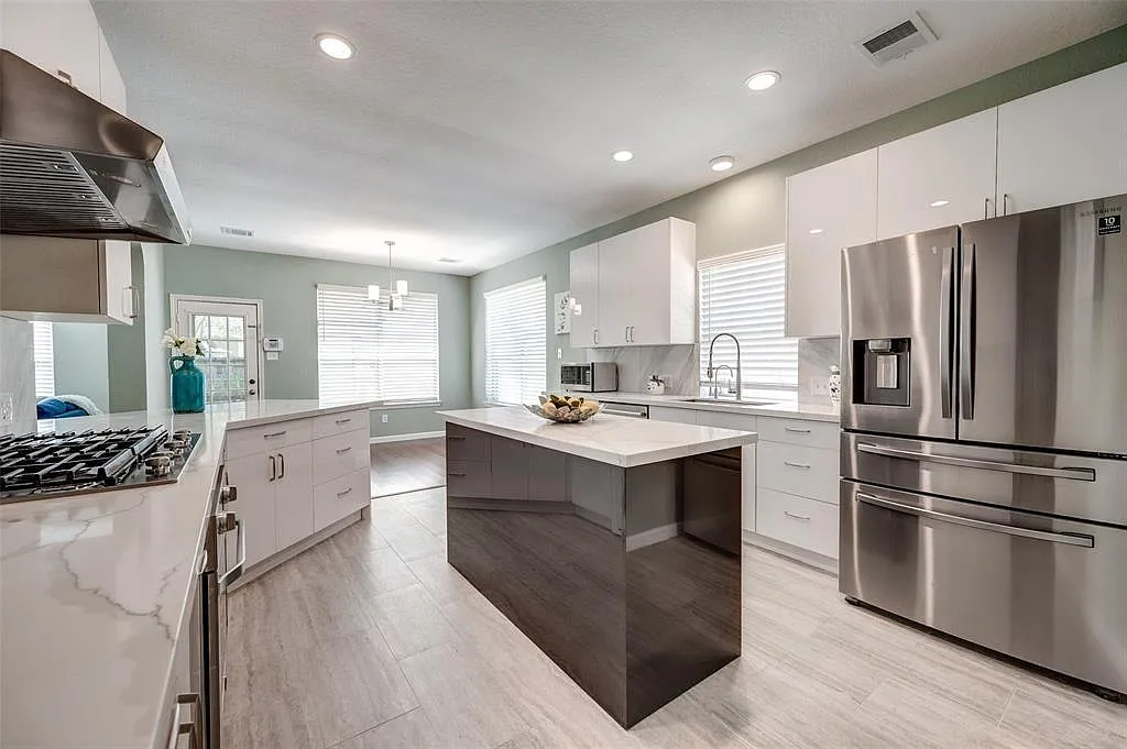 4 bed, 2586 sqft, $2,790 — Photo 2