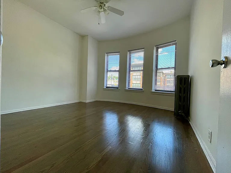 4350 N Ashland Ave — Photo 9