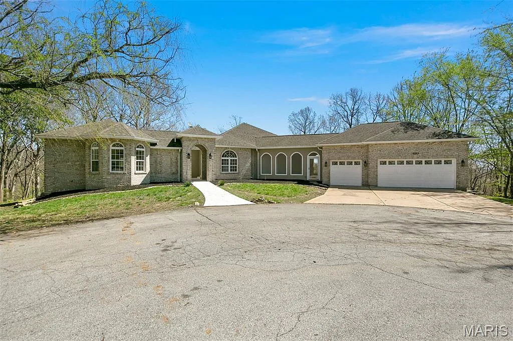 5033 Fischer Way photo 1