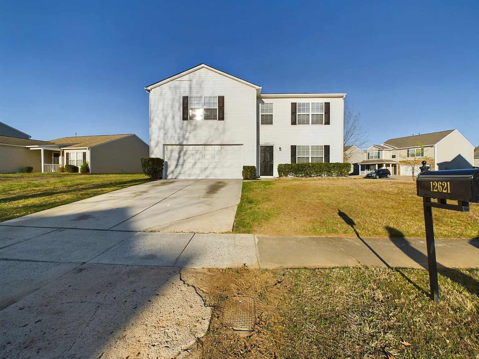4 bed, 2.5 bath, 3245 sqft, $2,299 — Photo 3