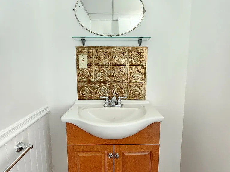 257 Center St #2 — Photo 4
