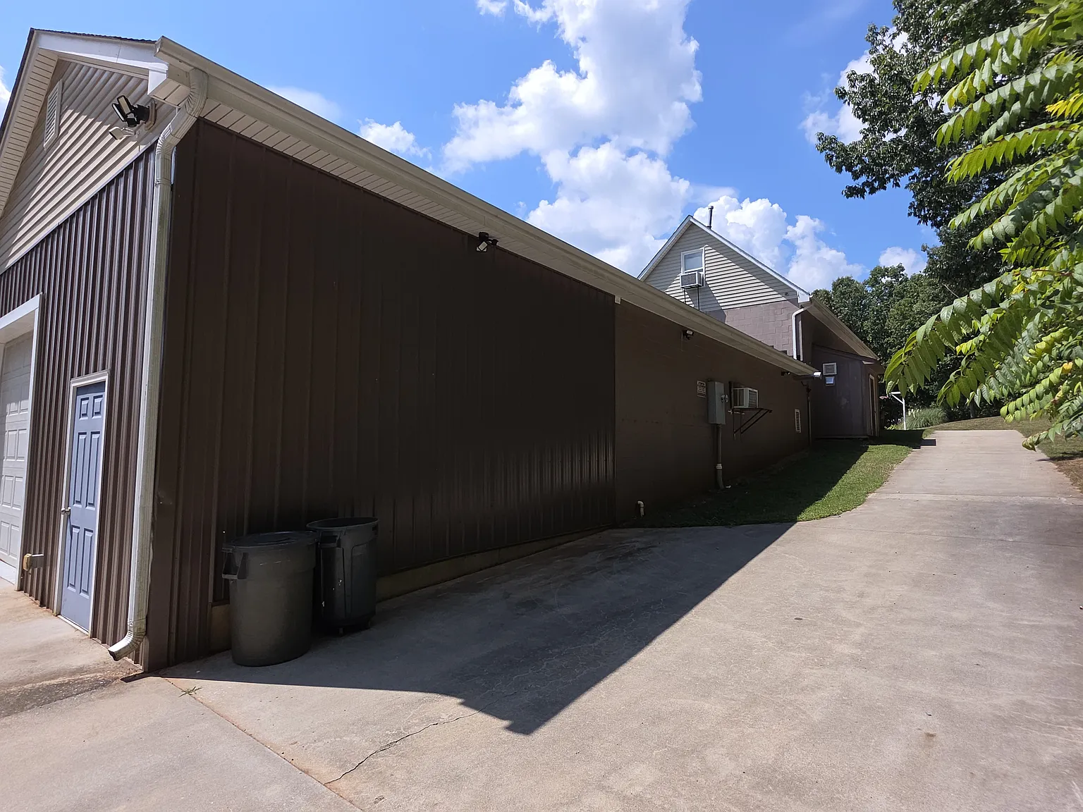 Studio, 1300 sqft, $1,000 — Photo 3