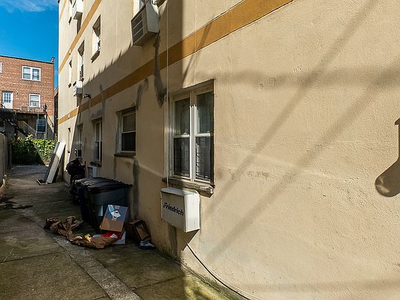 3rd image of 1305 Needham Ave