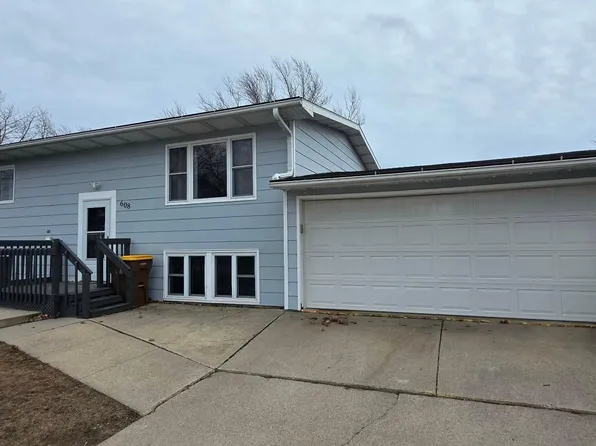 608 S 1st Ave E, Lake Mills, IA 50450