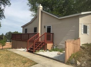 W1372 Hollywood Rd, Genoa City, WI 53128