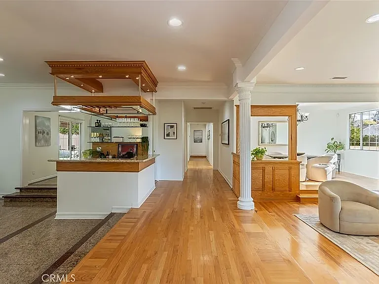 4926 Crown Ave — Photo 3
