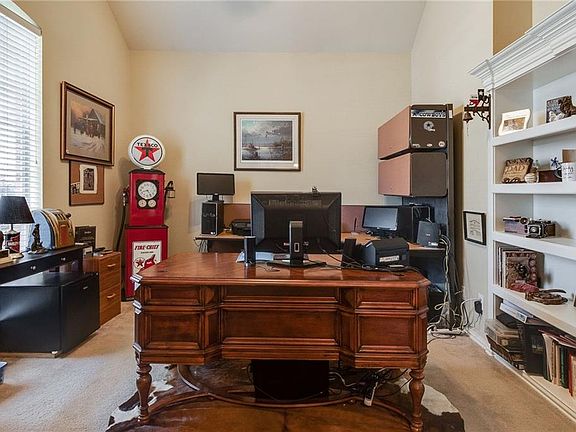 4th image of 908 Brittany Dr