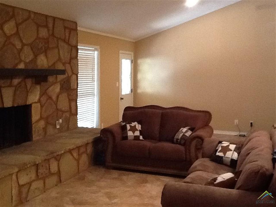 1st image of 115 Little John St