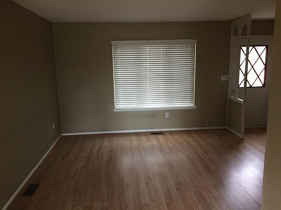 3rd image of 101 Sheffield Dr