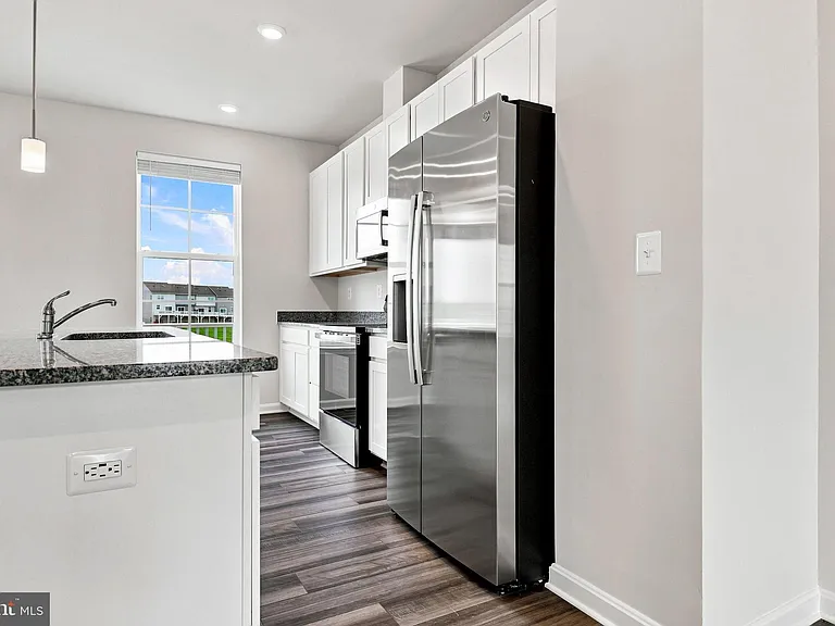 417 Seeback Dr — Photo 34