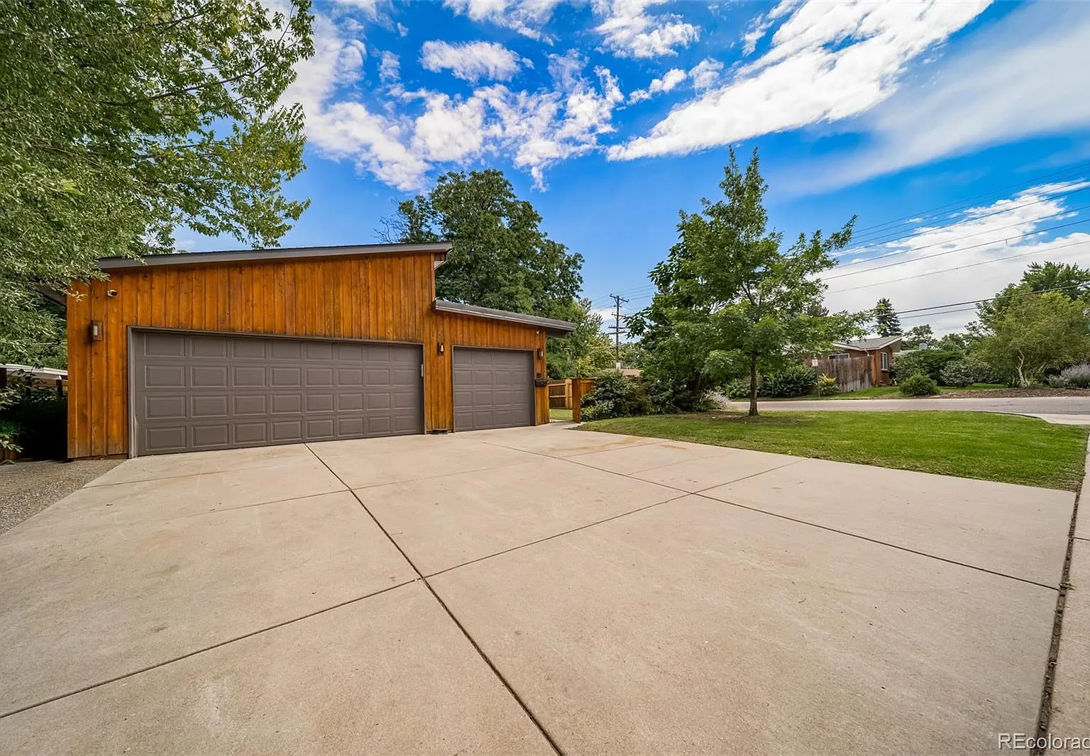3 bed, 2.0 bath, 1226 sqft, $3,500 — Photo 3