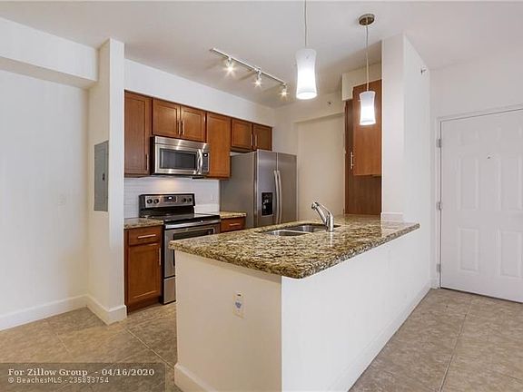 3rd image of 5801 Toscana Dr #1413