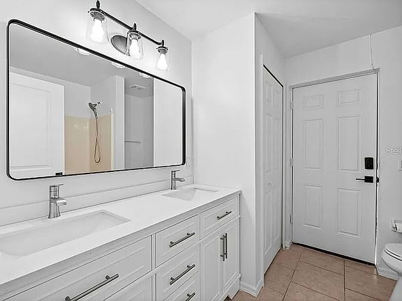 4th image of 2510 Sheila Ln #A