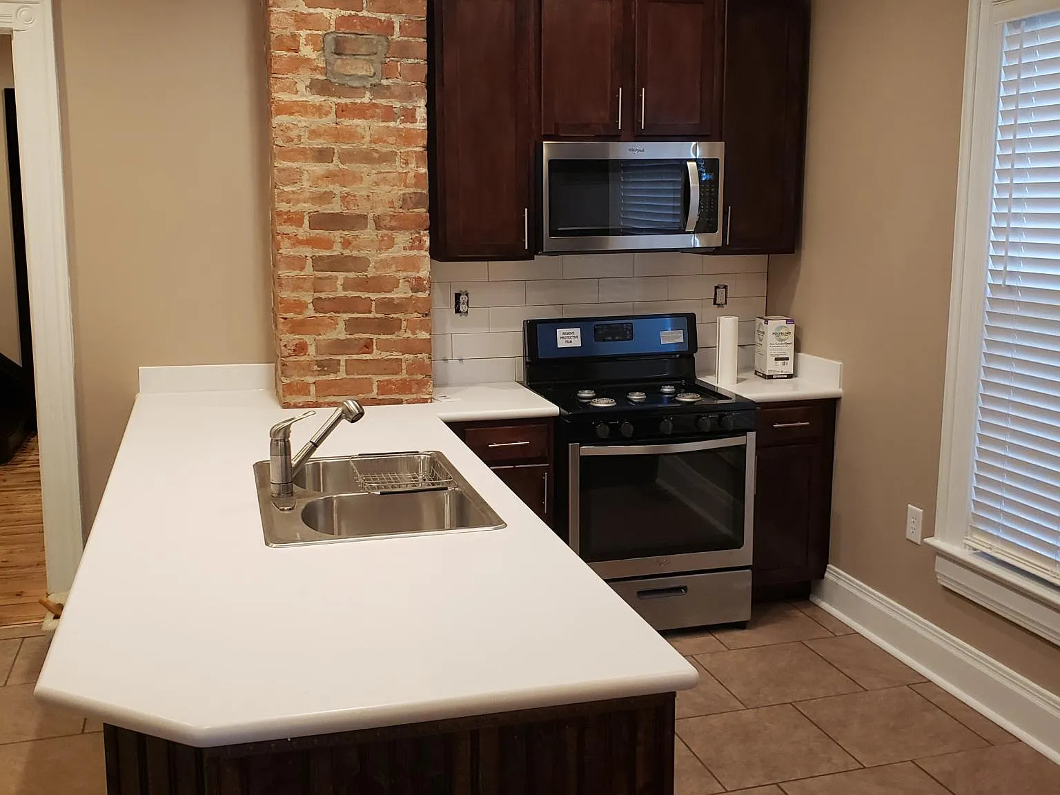 250 Linden Ave — Photo 2