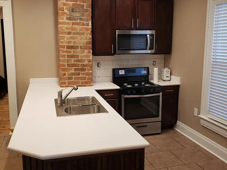 250 Linden Ave — Photo 2