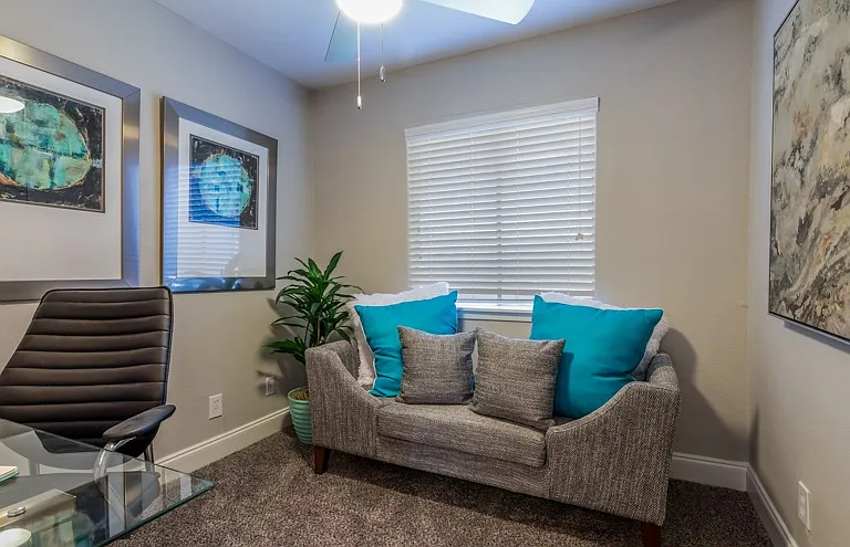 Flintridge Apartment Homes — Photo 12