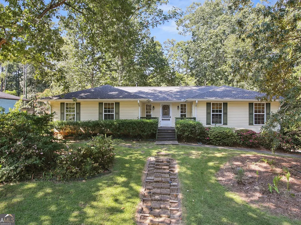 102 Hickory Dr
