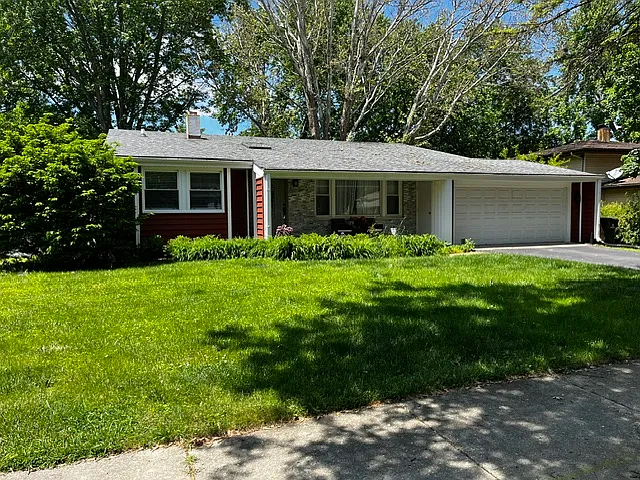 261 Bay Colony Dr — Photo 1