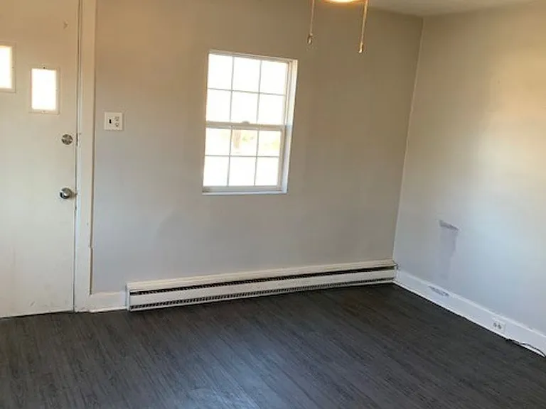 605 E Howard St — Photo 3