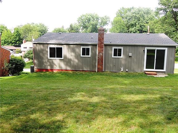 3rd image of 380 Winfred Manor Dr