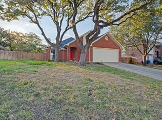 605 Reeves Ln, Kennedale, TX 76060