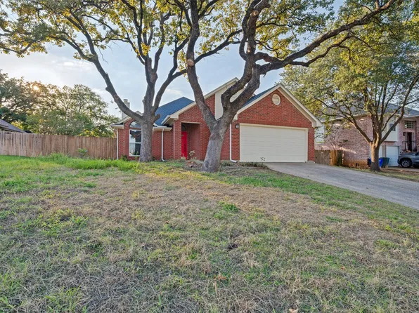605 Reeves Ln, Kennedale, TX 76060