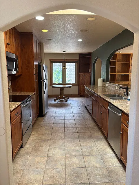 1318 Tuckaway Ct — Photo 4