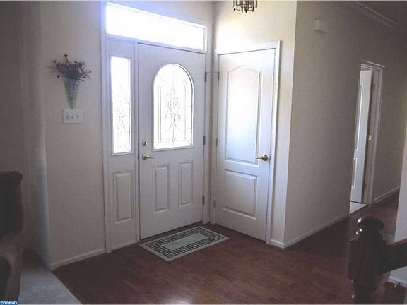 3rd image of 1624 Parkview Ct